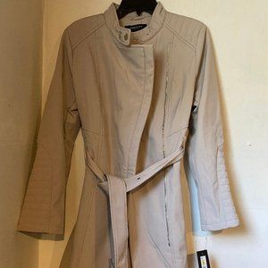 Tan coat Kenneth Cole. Pockets (New-Sz M)